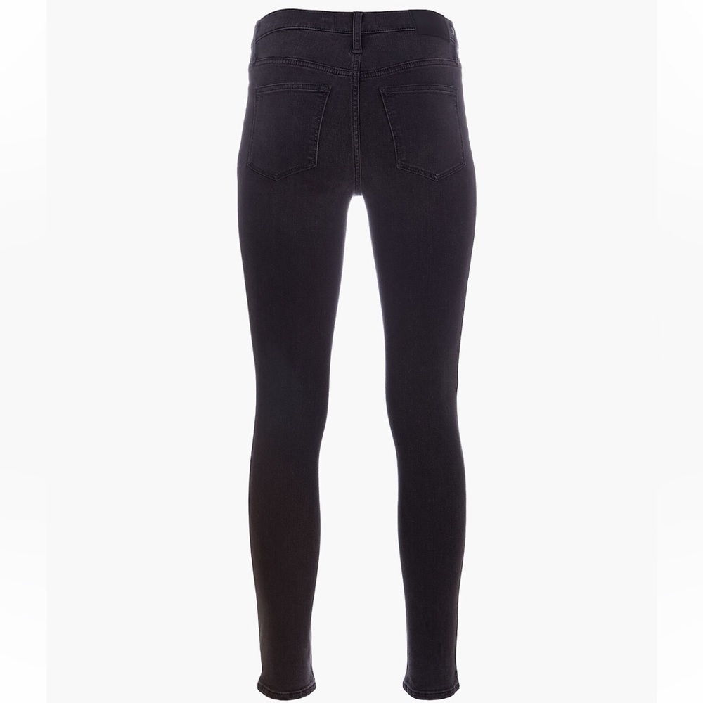 Madewell 9" Mid-Rise Roadtripper Supersoft Jeans in Ashmont Wash - Picture 5 of 16
